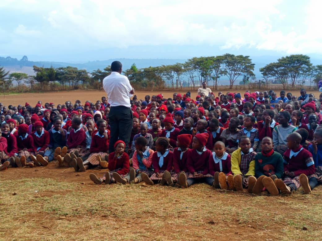 In collaboration with Entaisere Community Organization, at Entonet Comprehensive Primary School to give out pads, plant trees and mentor the learners while also speaking to teachers. Our mentees from KMTC loitokitok participated